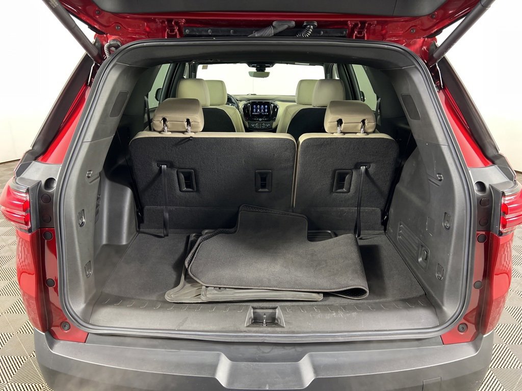 Used 2023 Chevrolet Traverse LT w/ Rear Camera Mirror Package image 31