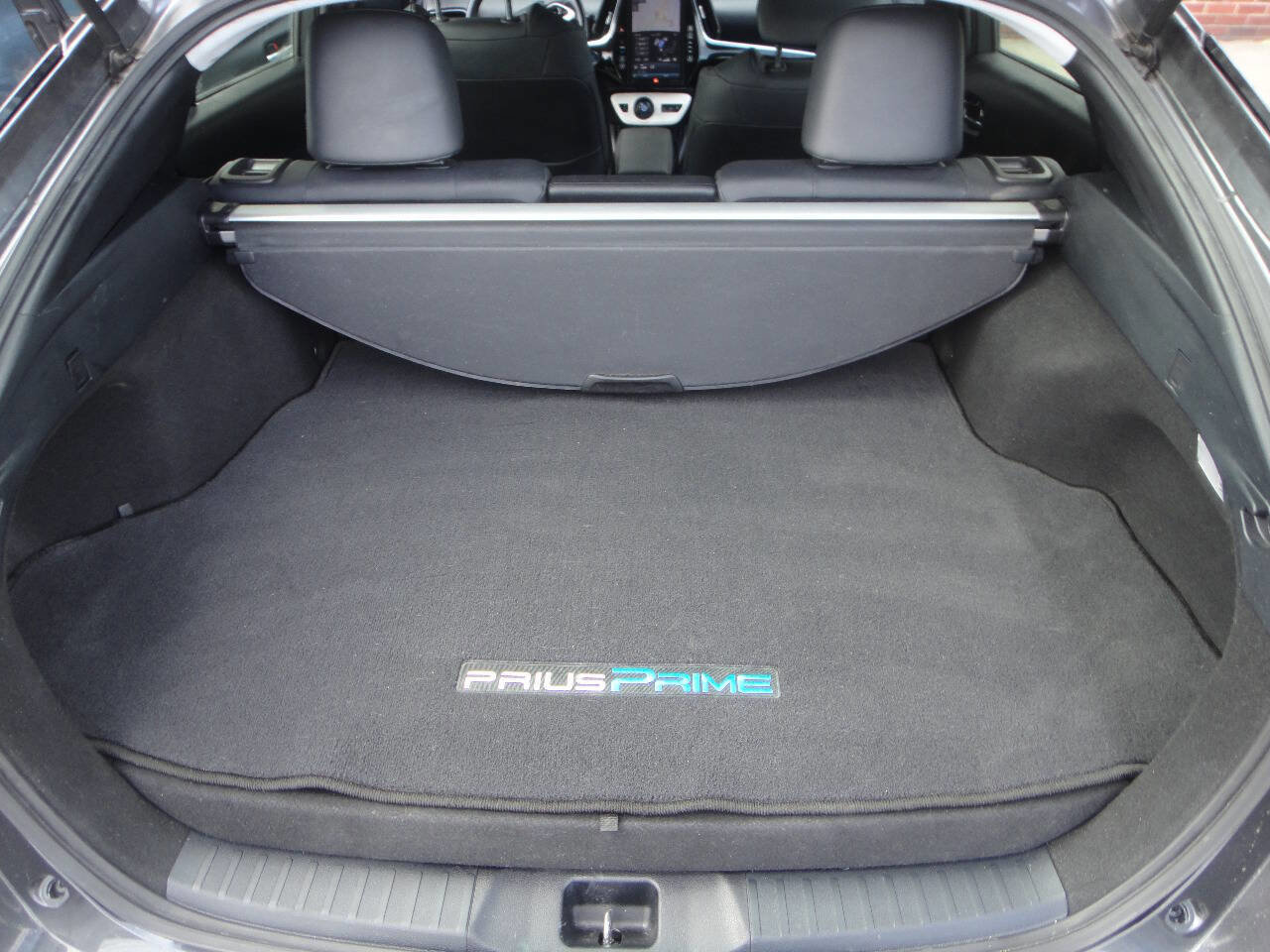 Used 2018 Toyota Prius Prime Advanced w/ Carpet Mat Package image 12