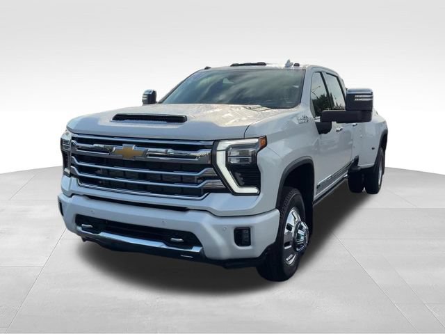 Used 2024 Chevrolet Silverado 3500 High Country w/ Technology Package AWD/4WD image 2