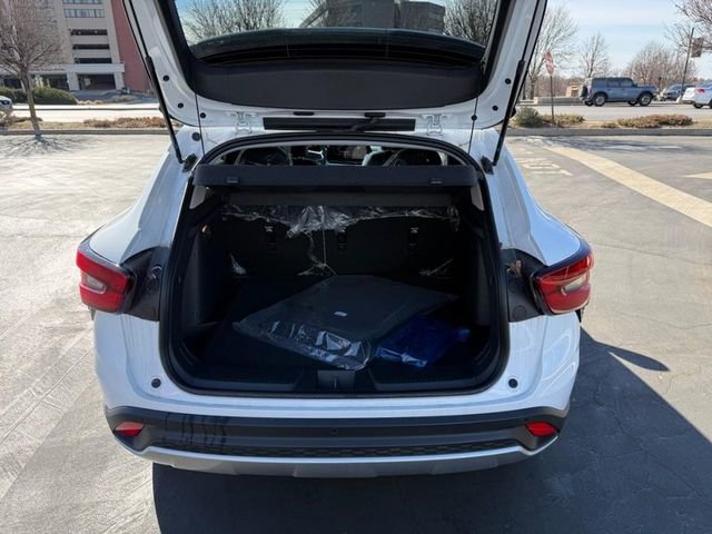 Used 2025 Chevrolet Trax LT w/ Driver Confidence Package image 6