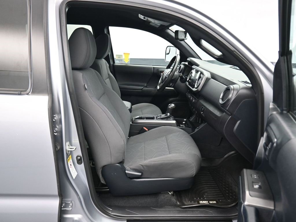 Used 2017 Toyota Tacoma TRD Sport image 41