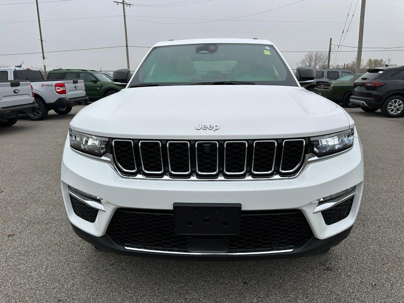 Used 2025 Jeep Grand Cherokee Limited w/ Luxury Tech Group II image 9