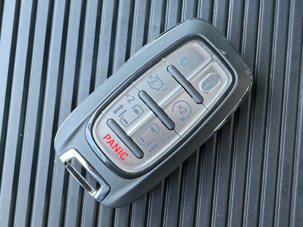 Used 2024 Chrysler Pacifica Limited w/ Uconnect Theater Family Group AWD/4WD image 31