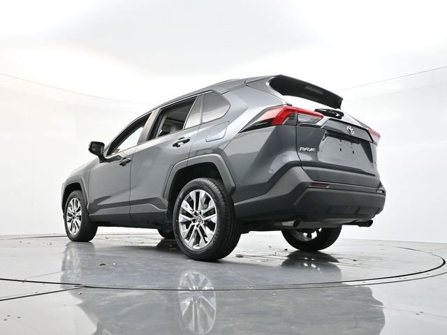 Used 2020 Toyota RAV4 XLE Premium image 31