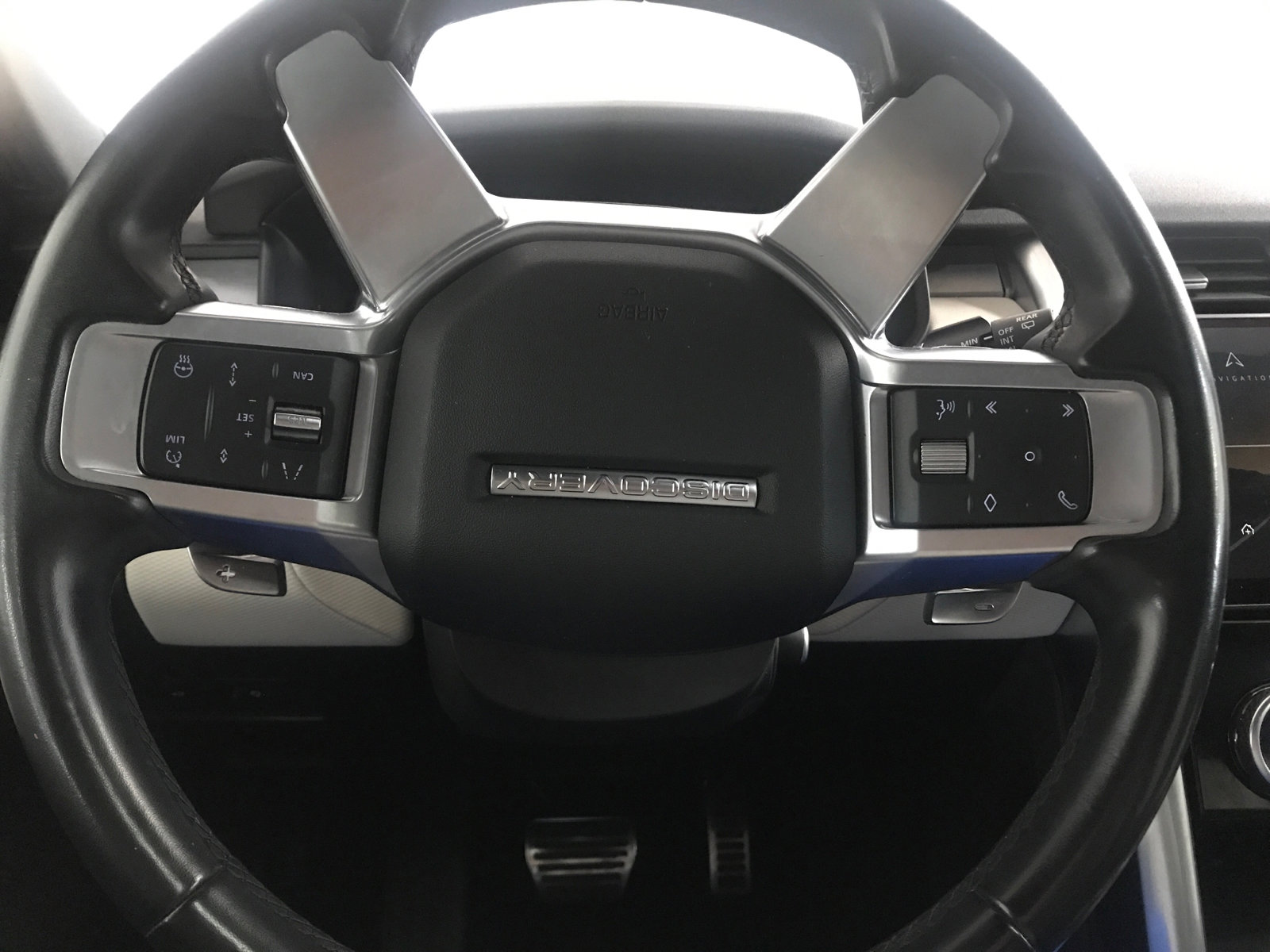 Used 2023 Land Rover Discovery S R-Dynamic AWD/4WD image 16