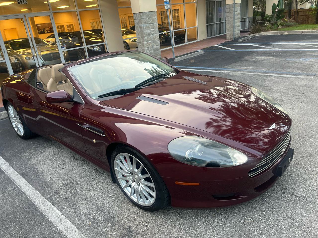 Used 2007 Aston Martin DB9 Volante RWD image 2
