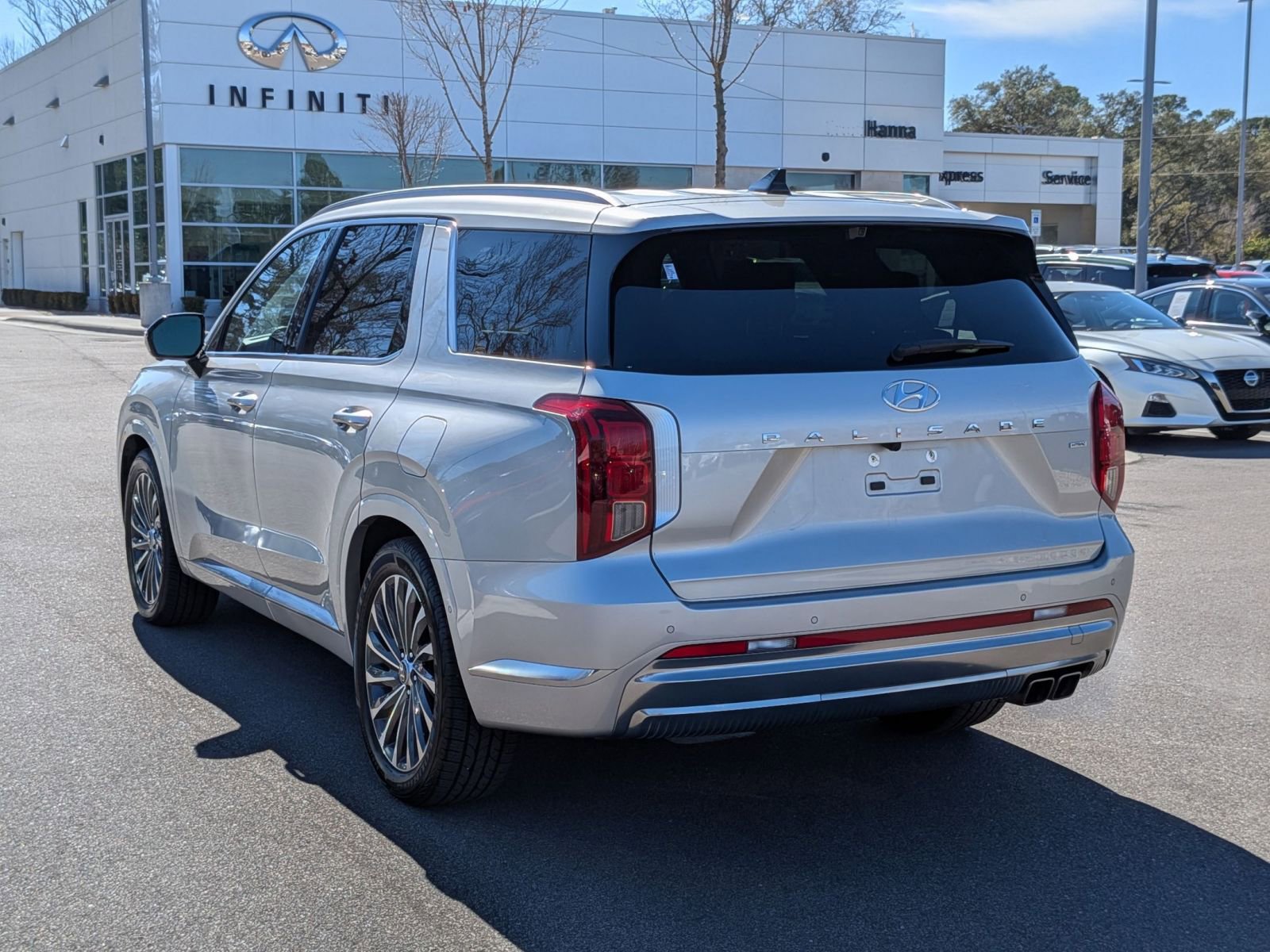 Used 2024 Hyundai Palisade Calligraphy image 5