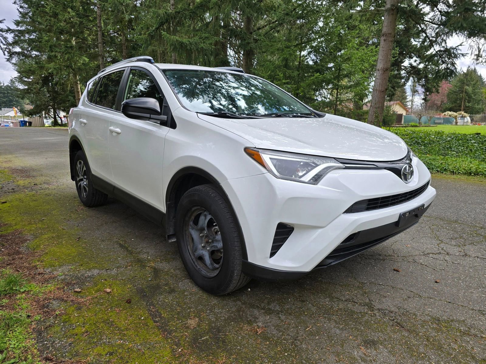 Used 2016 Toyota RAV4 LE AWD/4WD image 8