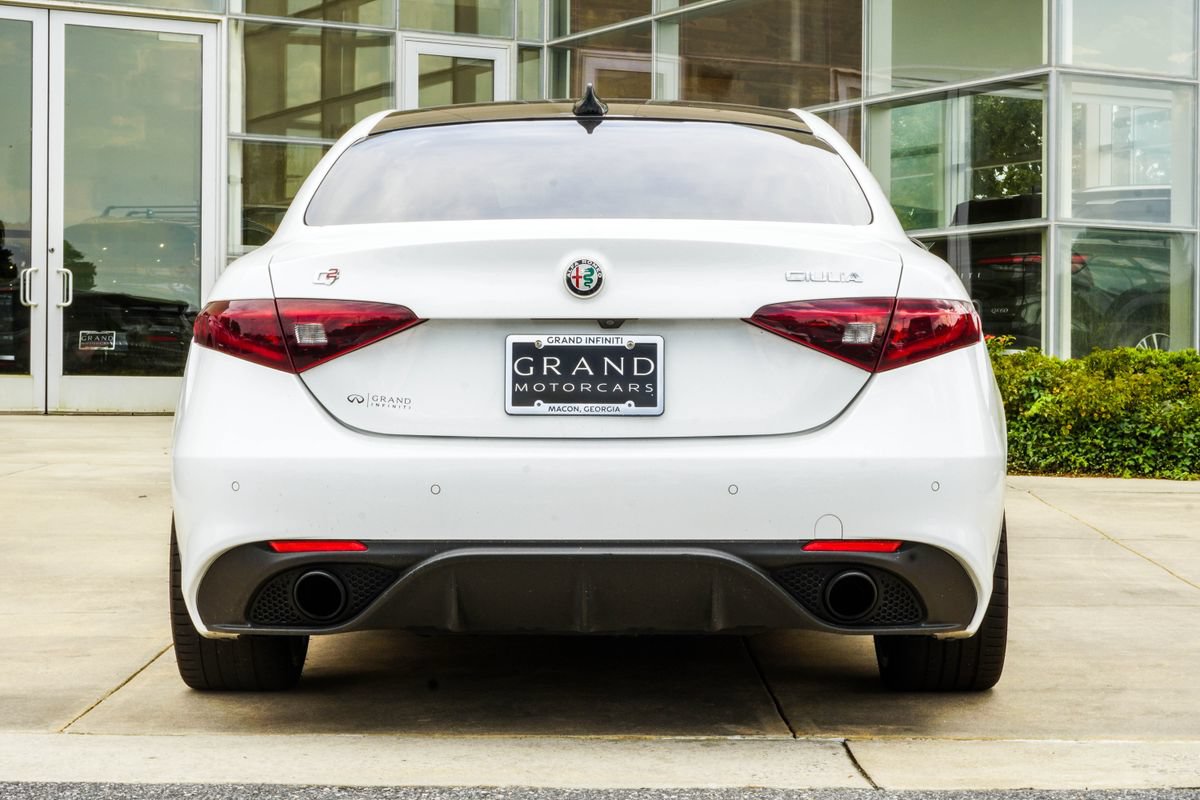Used 2022 Alfa Romeo Giulia Veloce RWD image 12