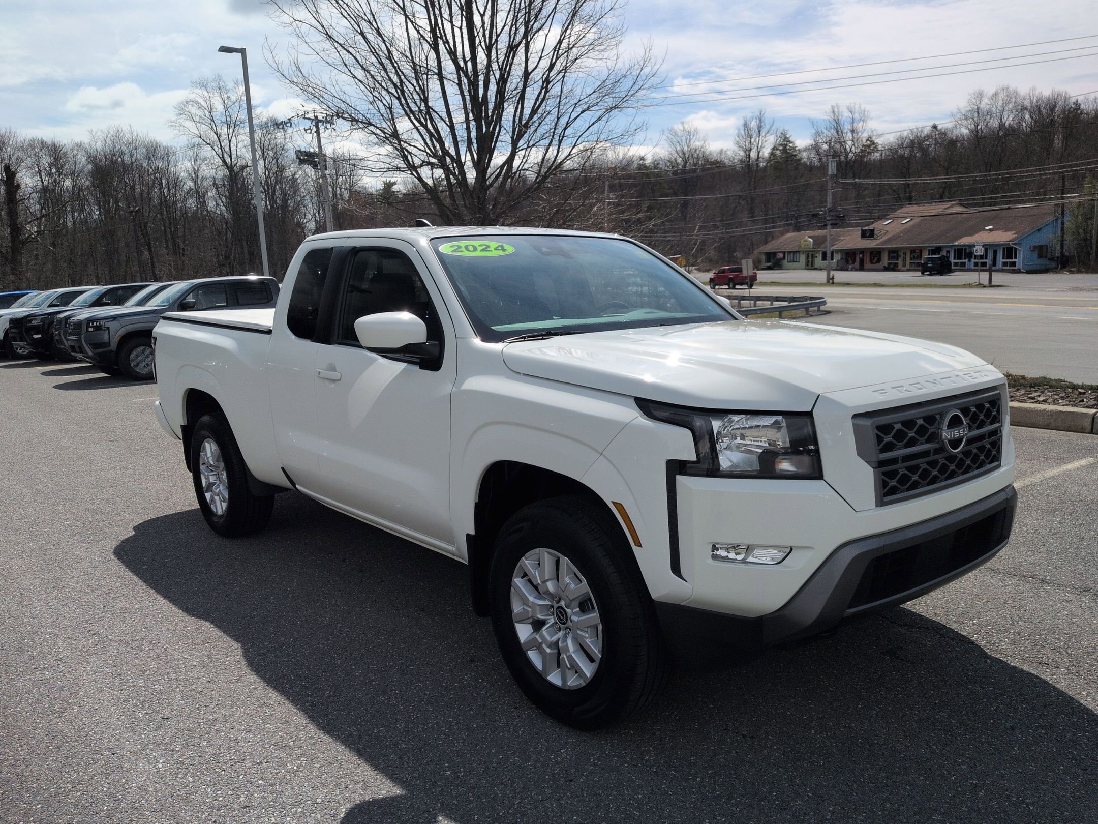 Used 2024 Nissan Frontier SV w/ SV Convenience Package image 3