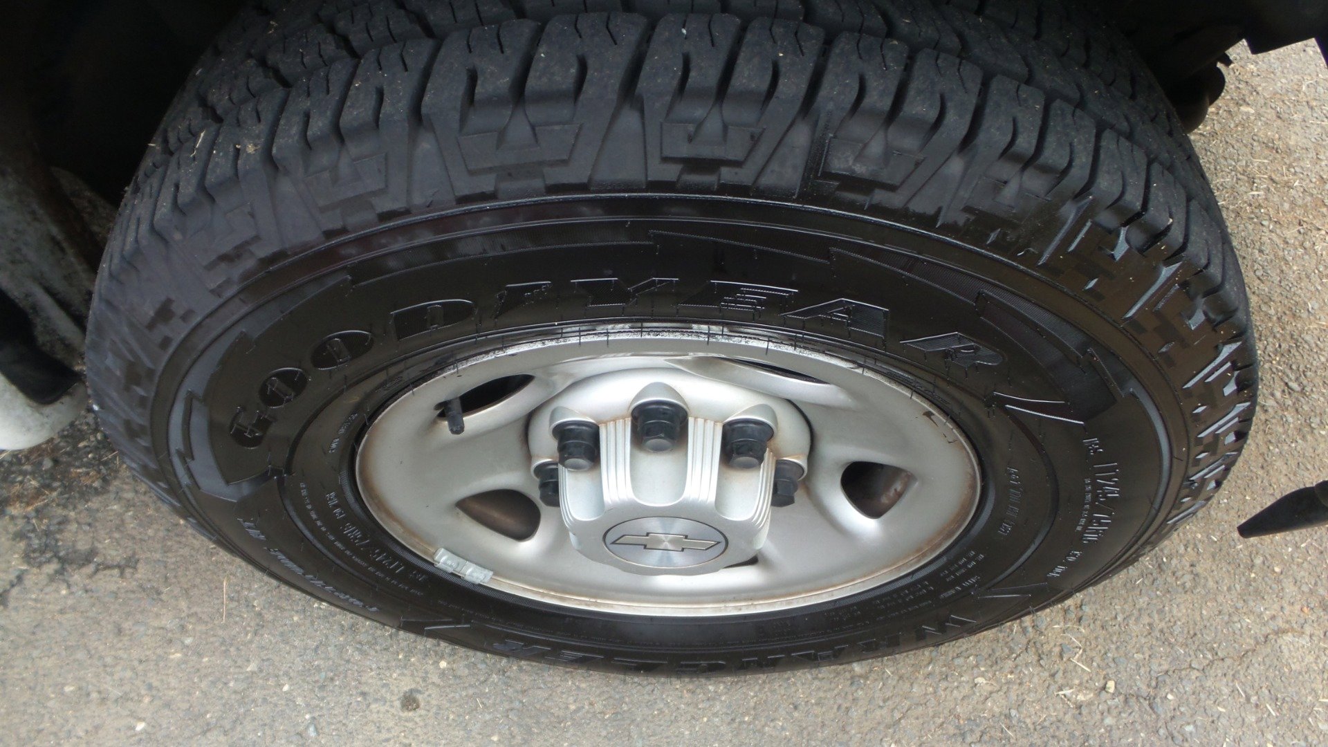 Used 2019 Chevrolet Express 2500 w/ Driver Convenience Package image 9