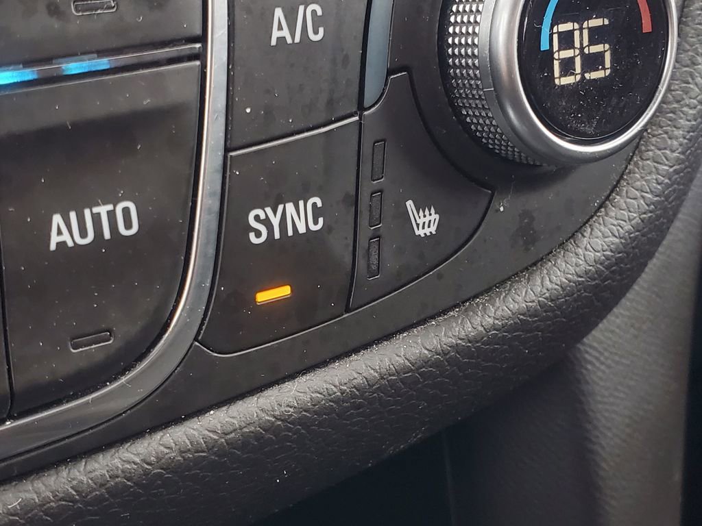 Used 2019 Chevrolet Equinox LT w/ Driver Convenience Package image 28