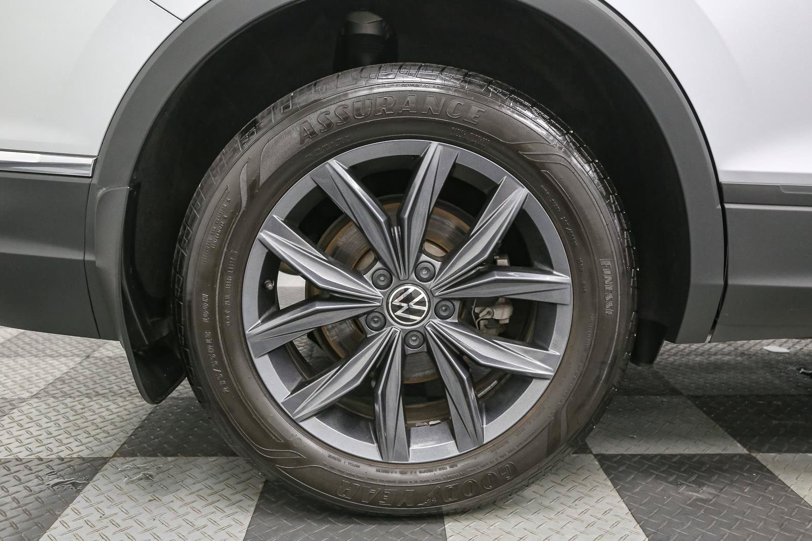 Certified 2023 Volkswagen Tiguan SE AWD/4WD image 20