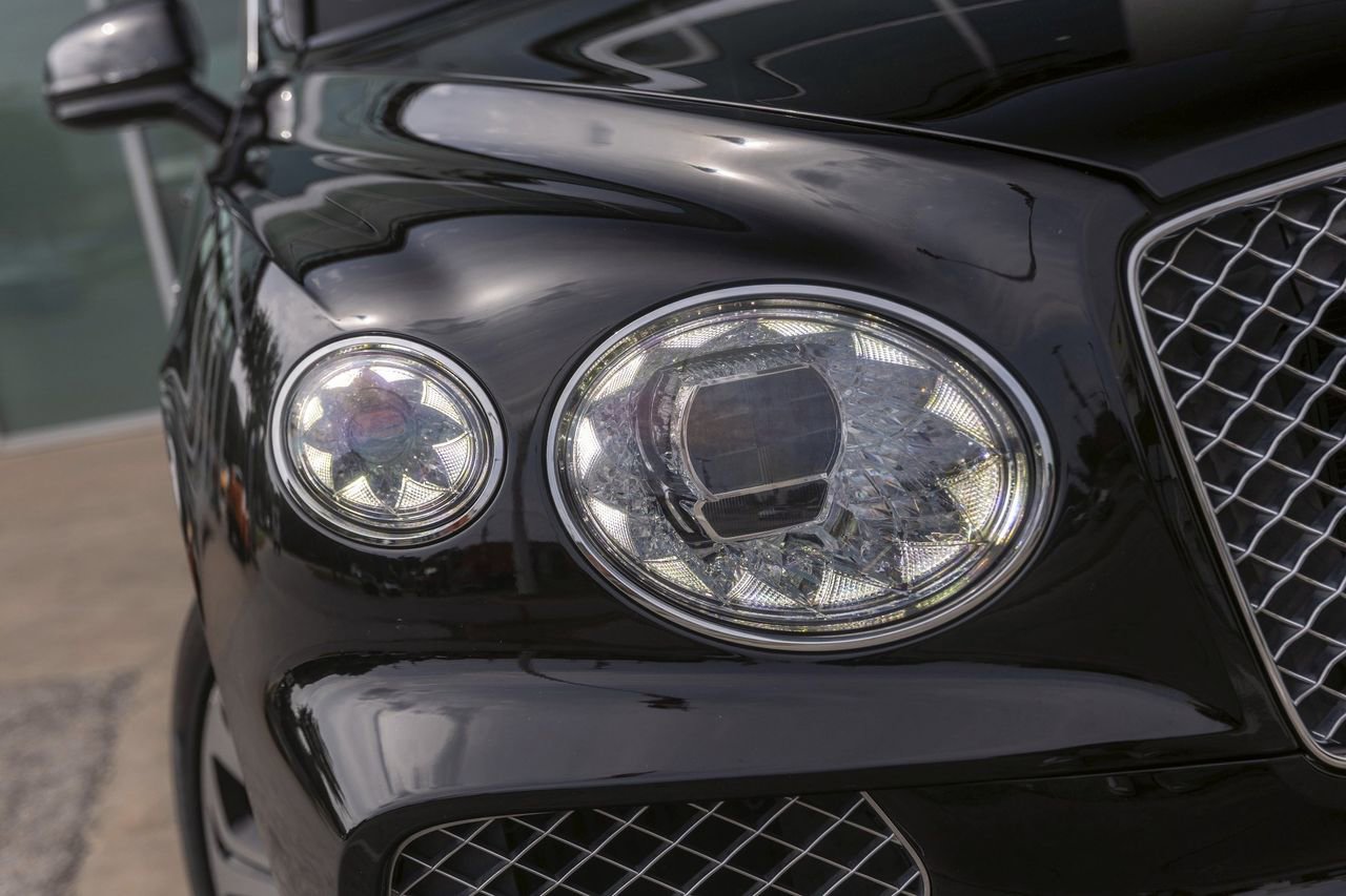 Used 2021 Bentley Bentayga AWD/4WD image 4