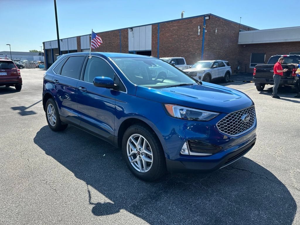 Certified 2024 Ford Edge SEL w/ Convenience Package AWD/4WD image 3