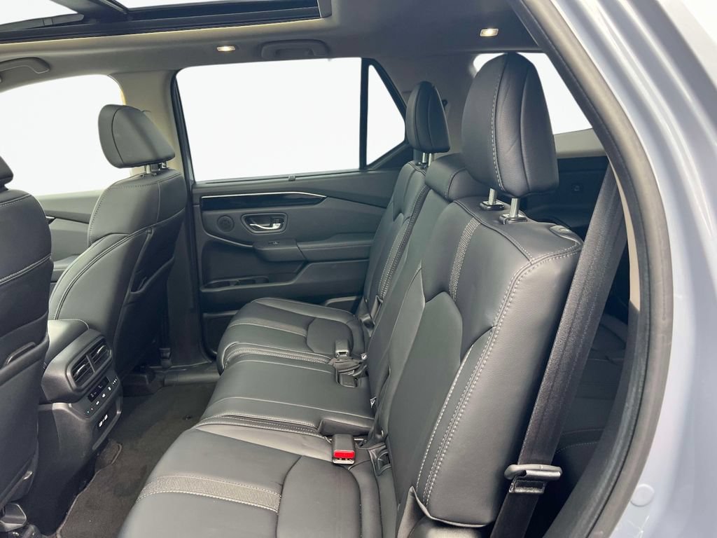 Used 2023 Honda Pilot Touring image 13
