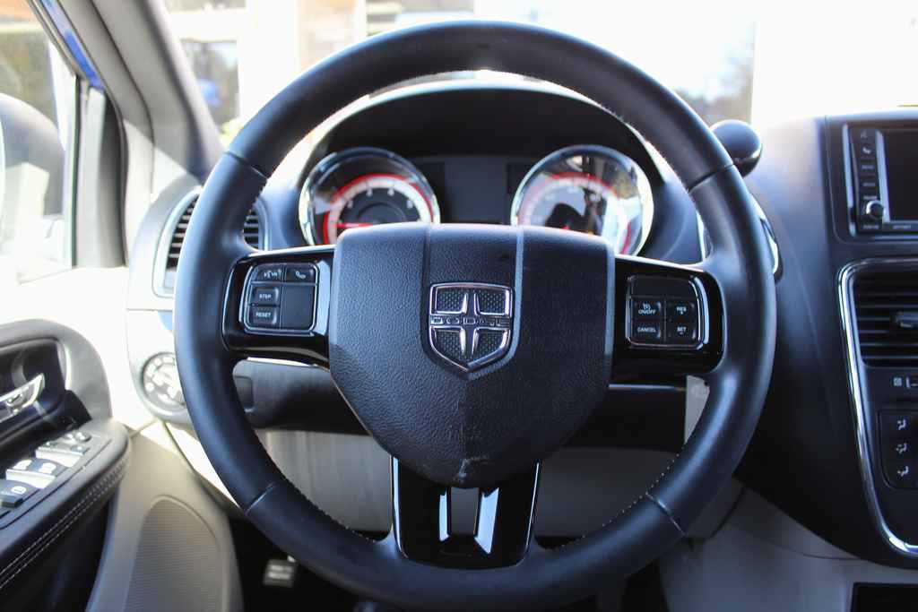 Used 2019 Dodge Grand Caravan SXT image 14