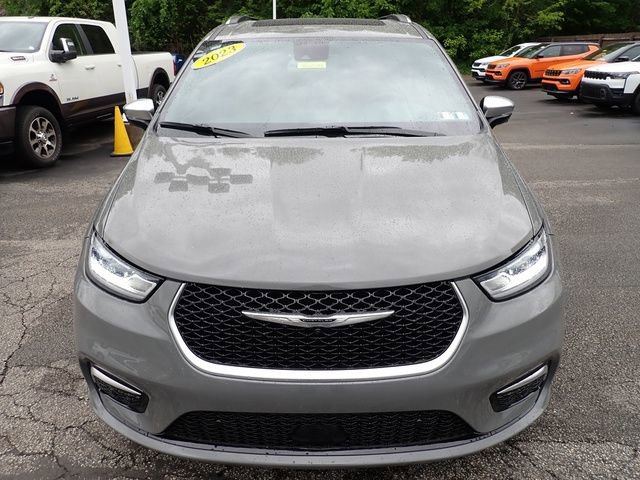 Used 2023 Chrysler Pacifica Pinnacle FWD image 10