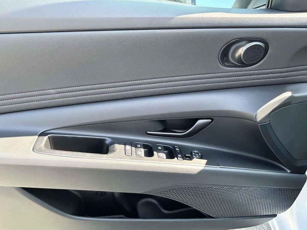 New 2026 Hyundai Elantra SEL Sport FWD image 40