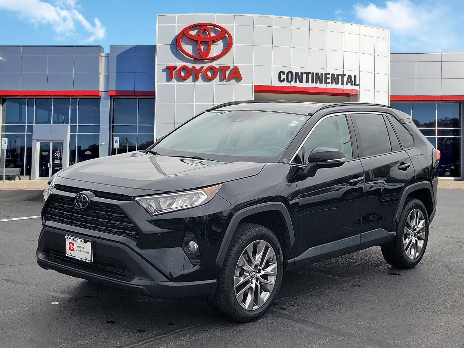 Certified 2019 Toyota RAV4 XLE Premium AWD/4WD image 3
