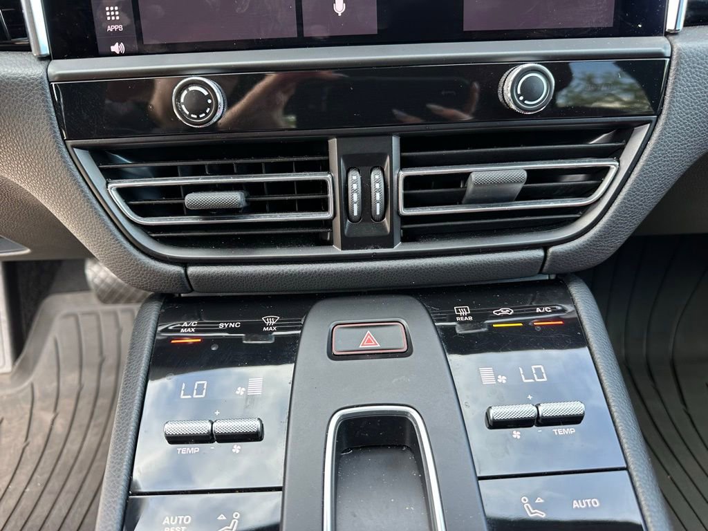 Certified 2023 Porsche Macan Turbo image 25