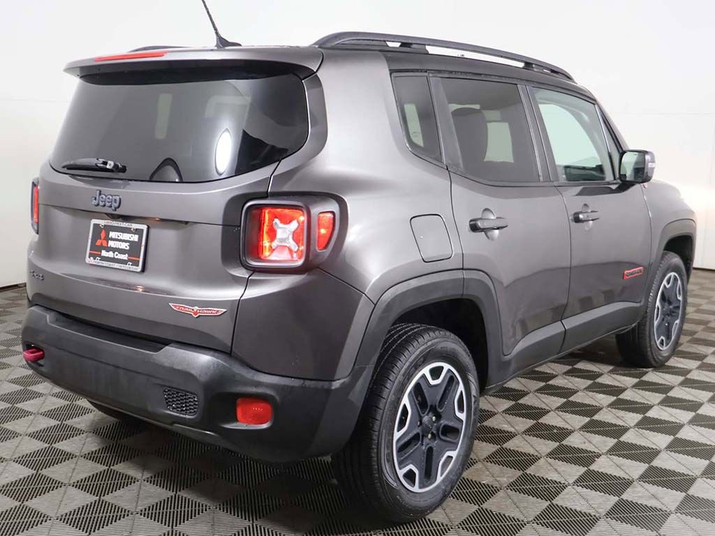 Used 2017 Jeep Renegade Trailhawk w/ Premium Trailhawk Package AWD/4WD image 8