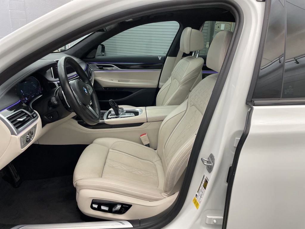 Used 2021 BMW 740i w/ M Sport Package RWD image 21