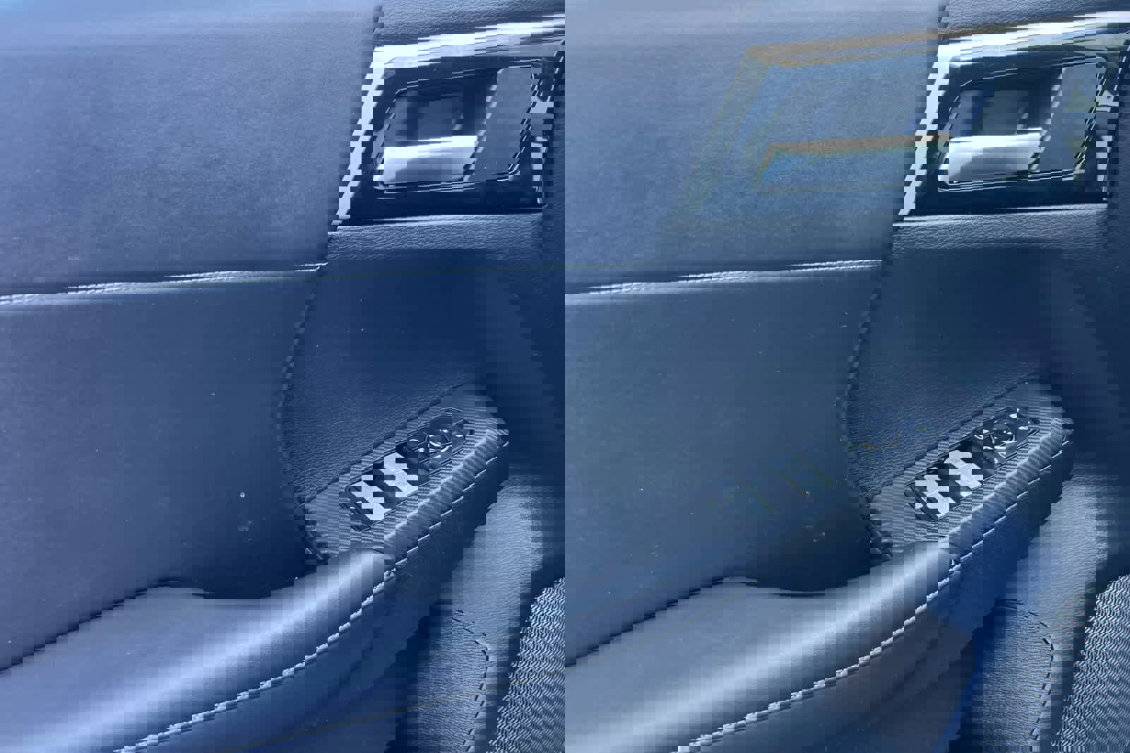 Used 2023 Mitsubishi Outlander SE image 12