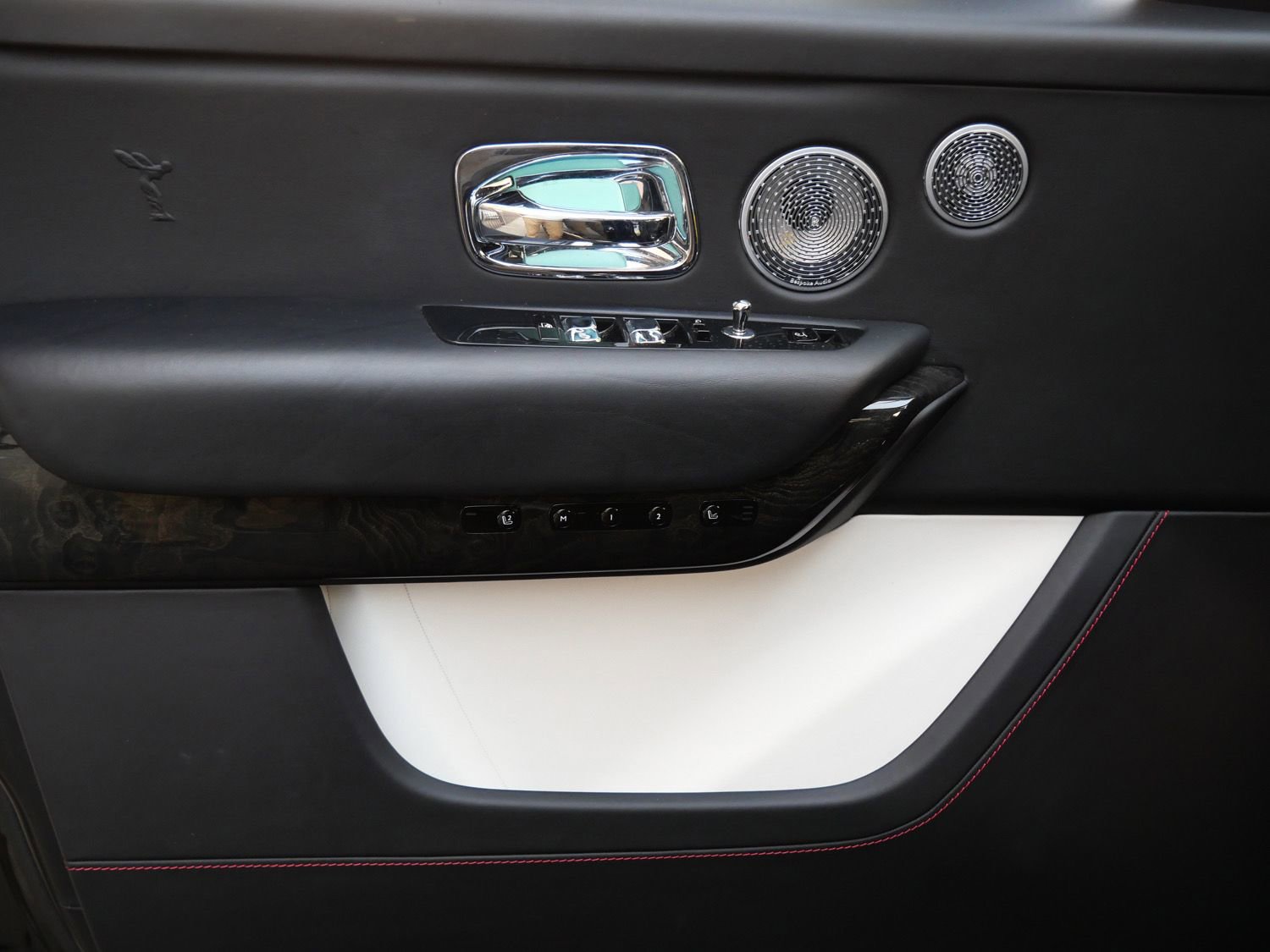 Certified 2022 Rolls-Royce Cullinan w/ Cullinan Package AWD/4WD image 11