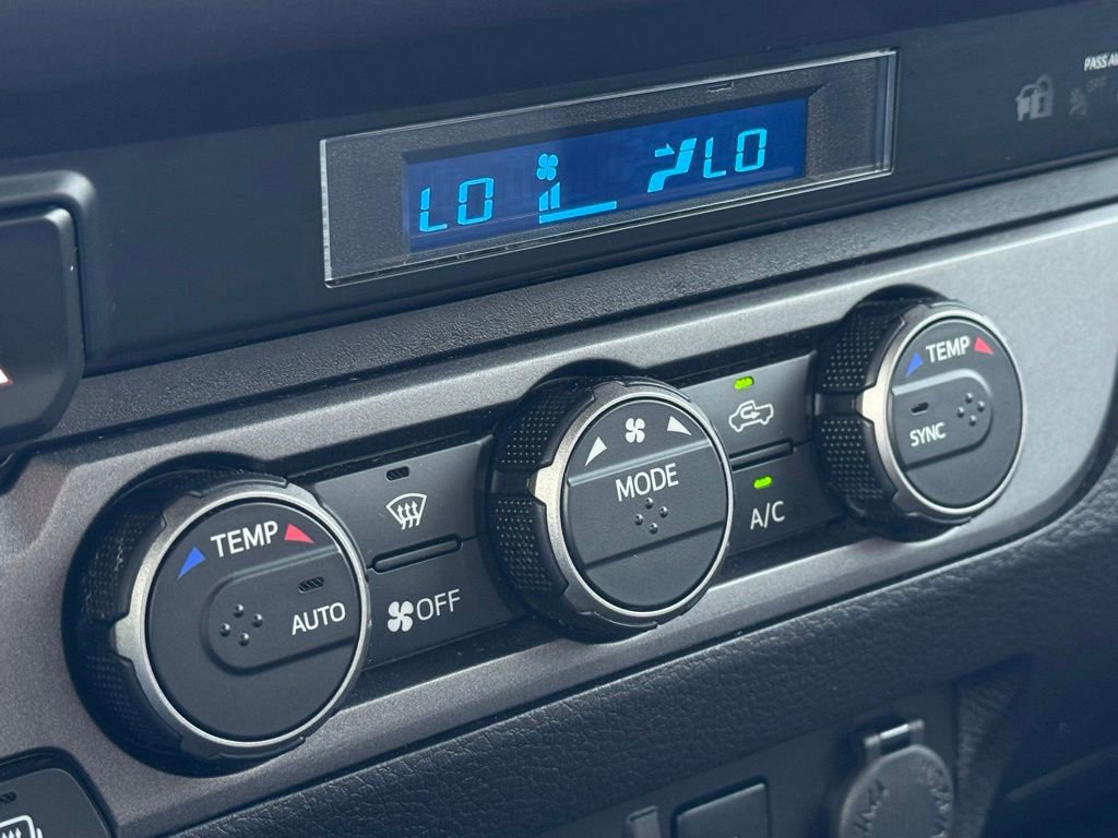 Used 2022 Toyota Tacoma TRD Sport AWD/4WD image 29