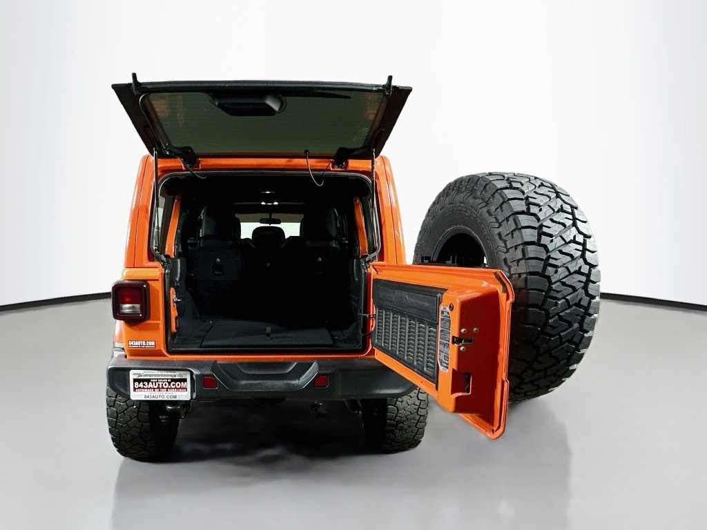 Used 2019 Jeep Wrangler Unlimited Sahara AWD/4WD image 35