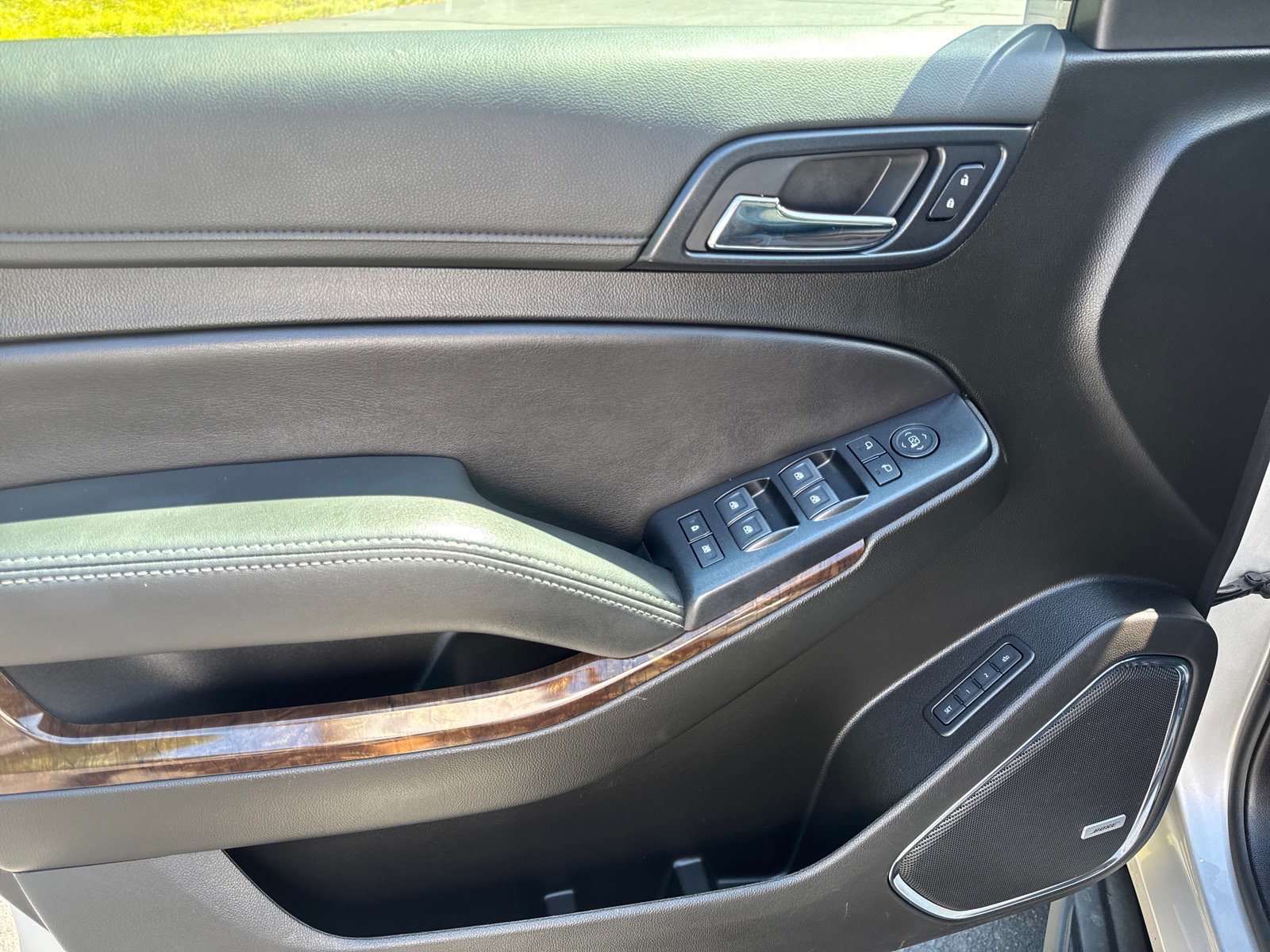 Used 2019 Chevrolet Suburban LT AWD/4WD image 7