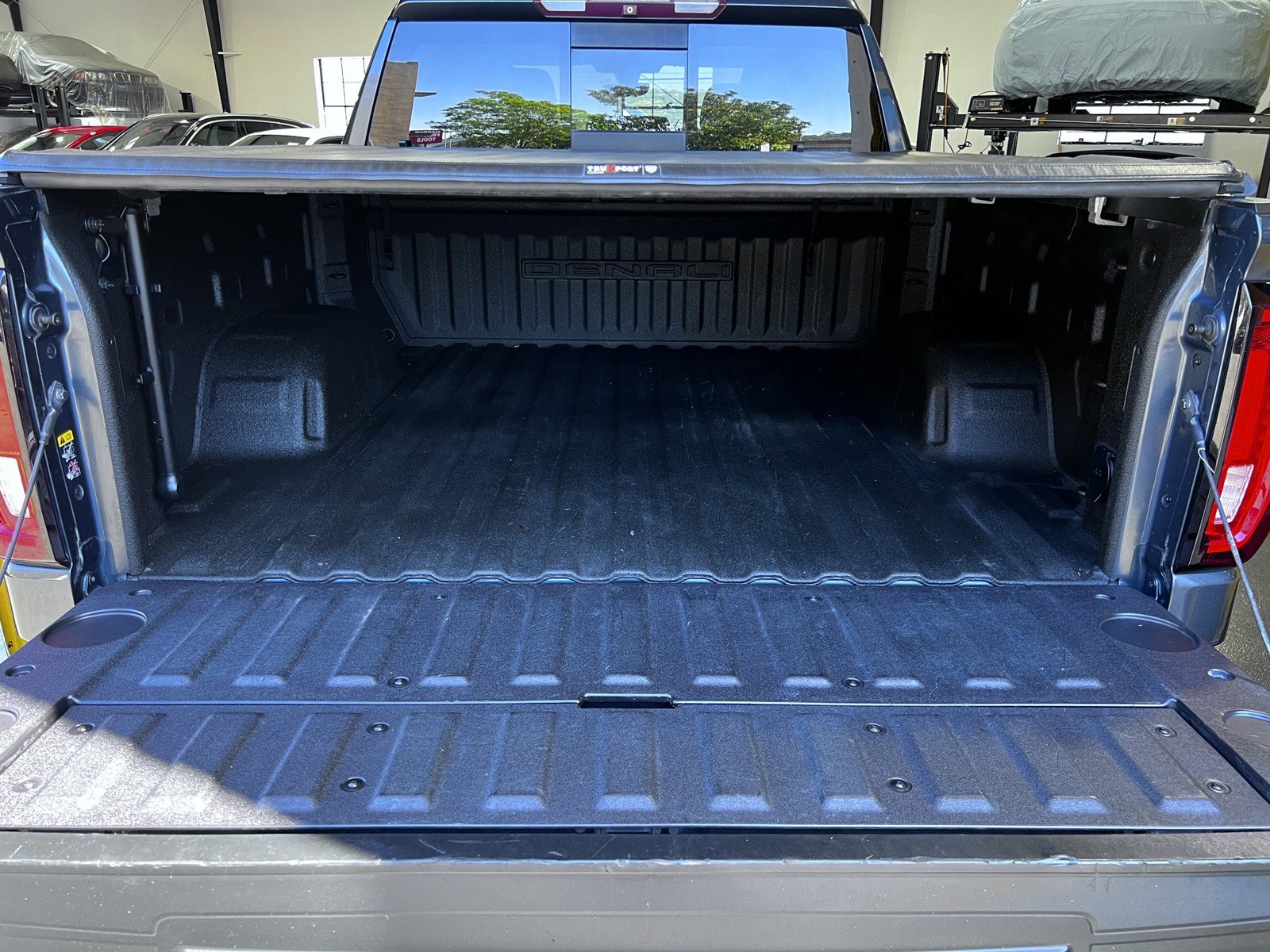 Used 2019 GMC Sierra 1500 Denali w/ Denali Ultimate Package AWD/4WD image 30