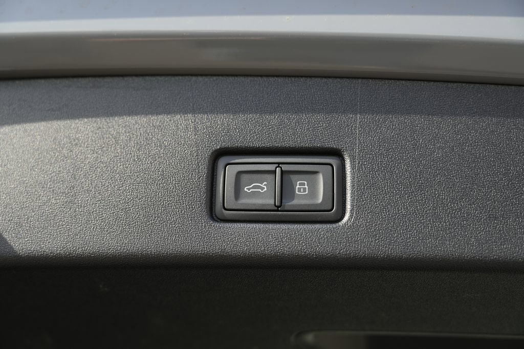 Used 2024 Audi Q4 e-tron Premium Plus w/ Premium Plus image 16