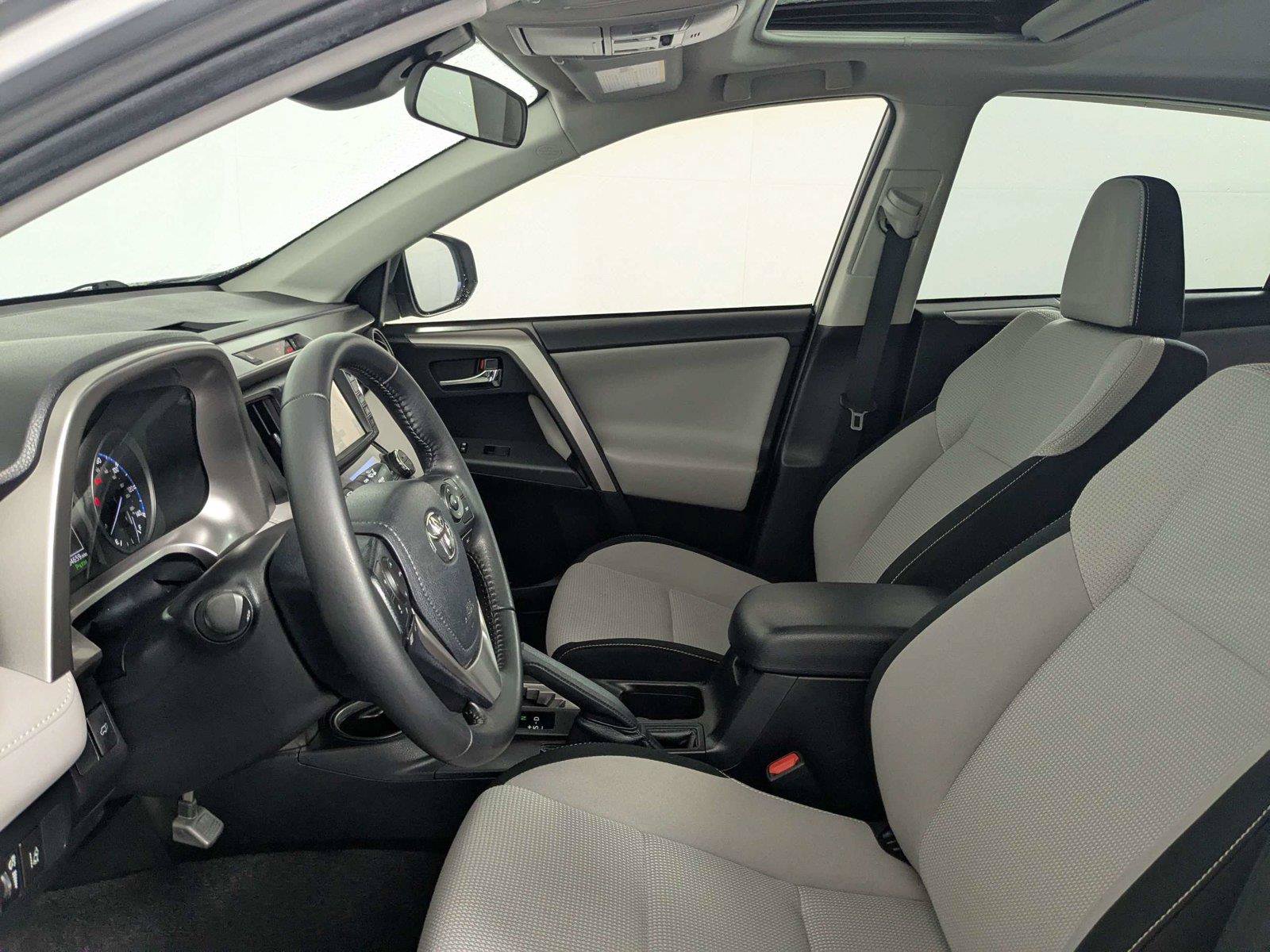 Used 2018 Toyota RAV4 XLE FWD image 12