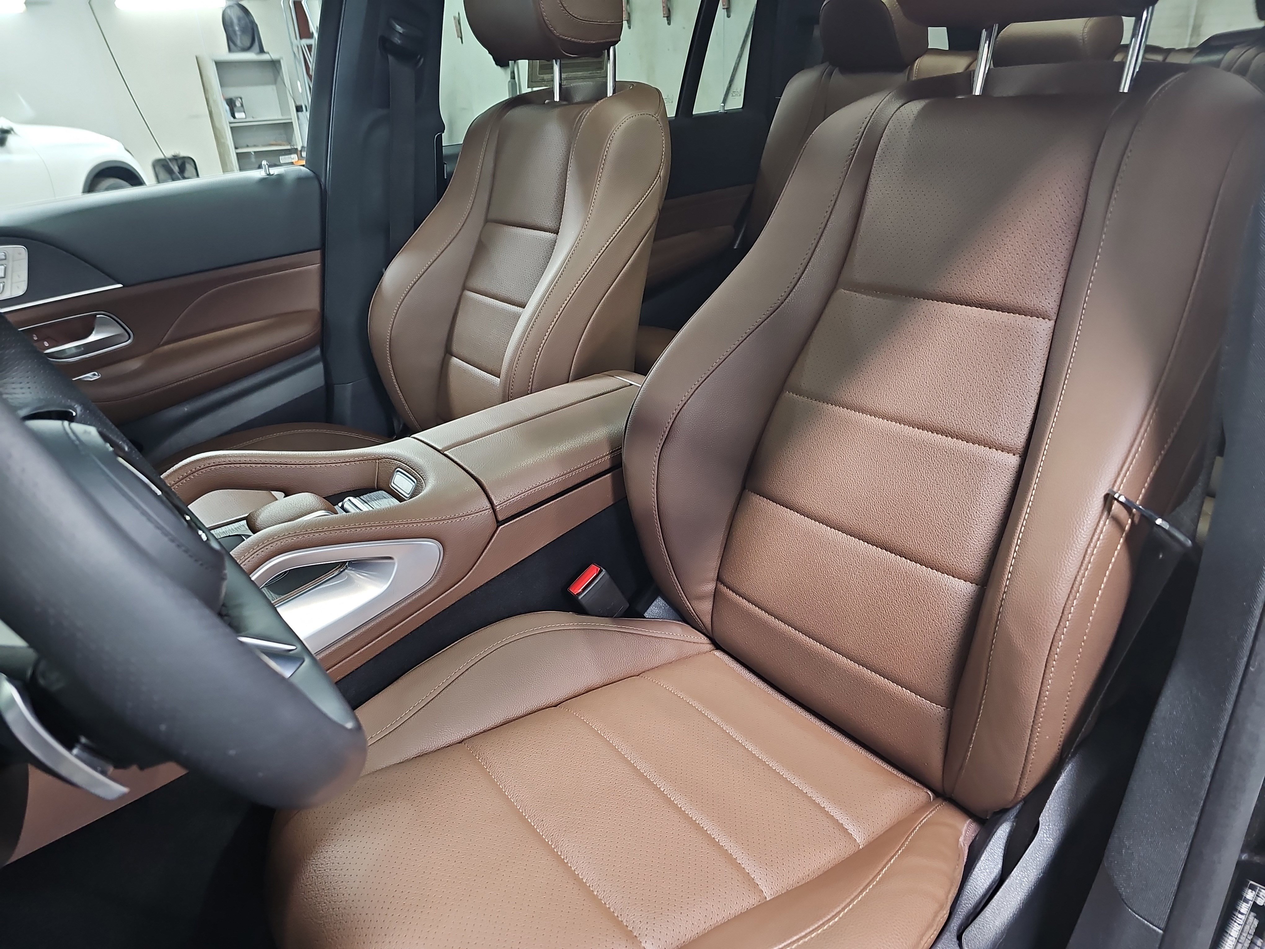 Used 2024 Mercedes-Benz GLS 450 4MATIC image 18