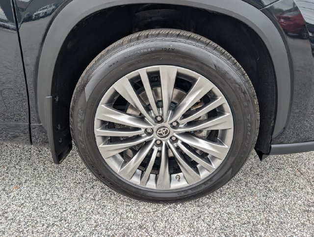 Used 2021 Toyota Highlander Platinum AWD/4WD image 9