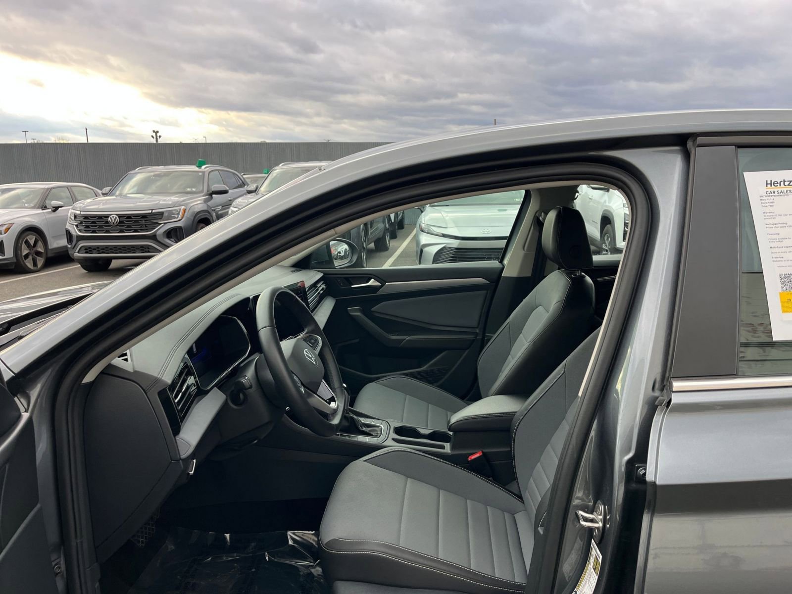 Used 2025 Volkswagen Jetta SE image 25