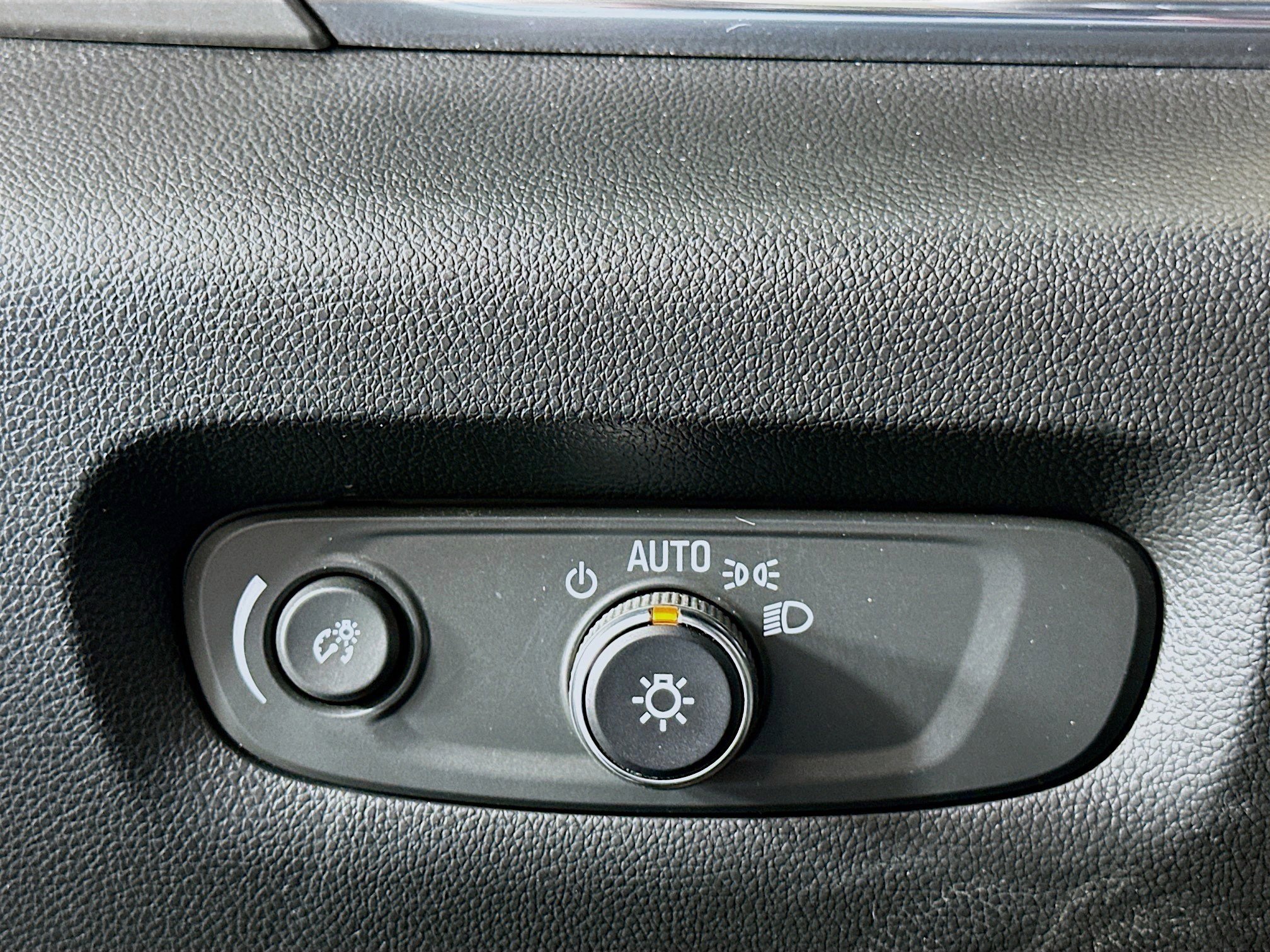 Used 2023 Chevrolet Traverse LS w/ Safety Package image 17