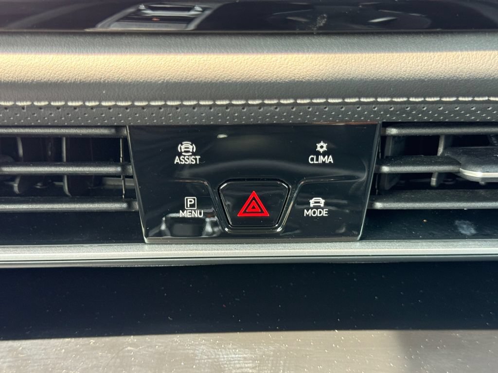 Used 2025 Volkswagen Atlas SE FWD image 17