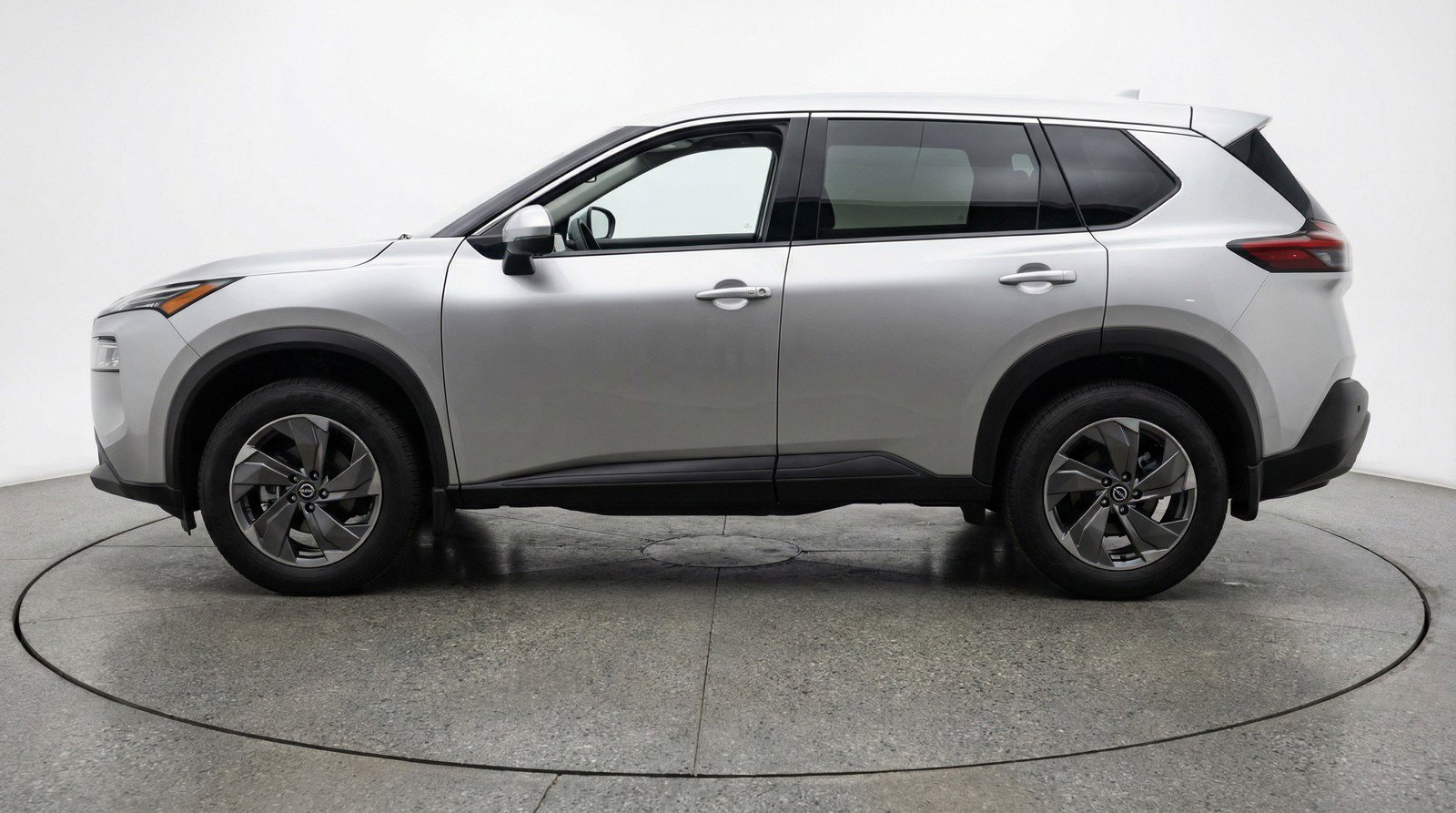 Used 2025 Nissan Rogue SV FWD image 5