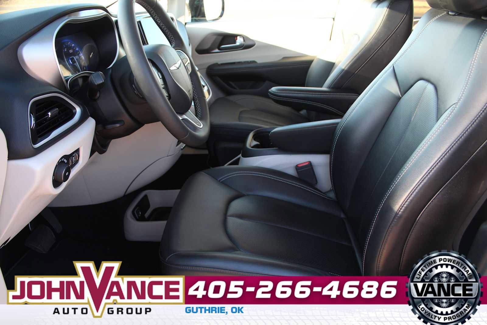 Used 2024 Chrysler Pacifica Touring-L image 22