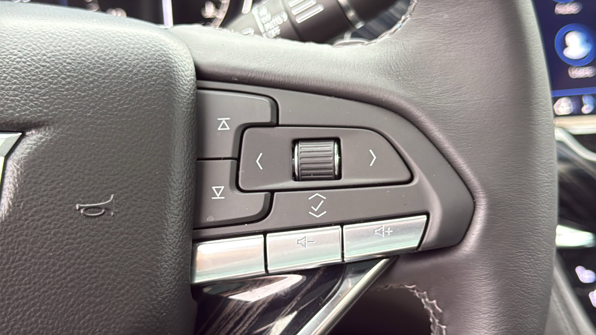 New 2025 Cadillac XT6 Premium Luxury image 17