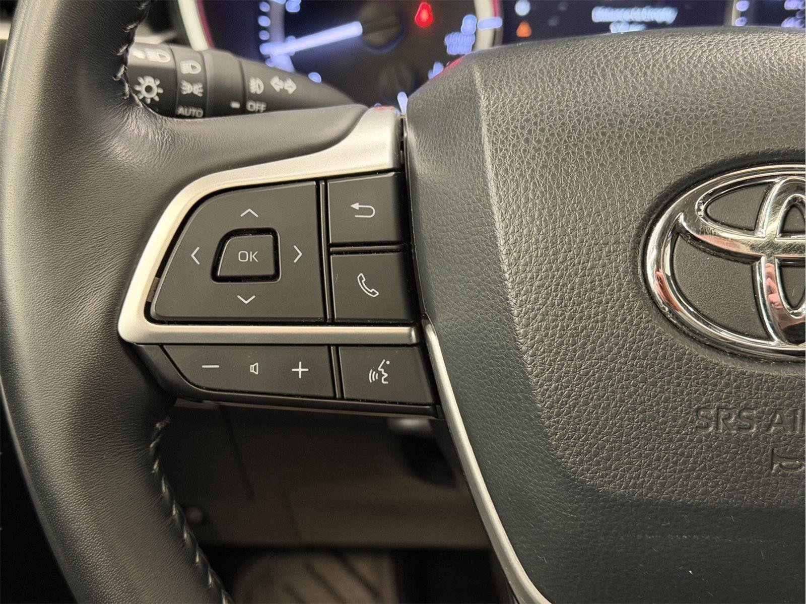 Used 2023 Toyota Highlander XLE AWD/4WD image 10