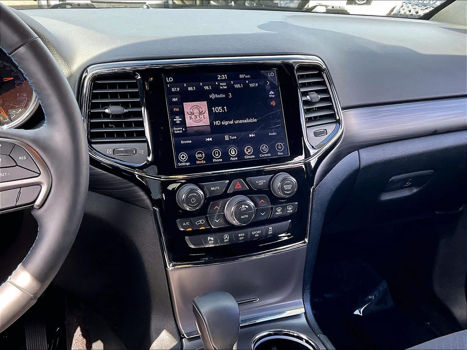 Used 2019 Jeep Grand Cherokee Laredo AWD/4WD image 10