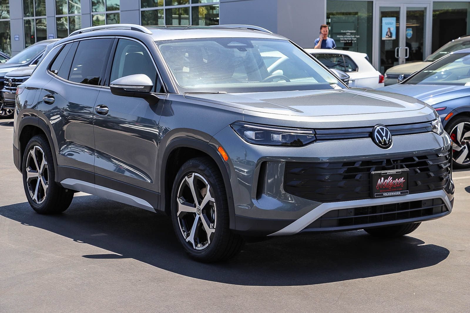 New 2026 Volkswagen Tiguan SE FWD image 3