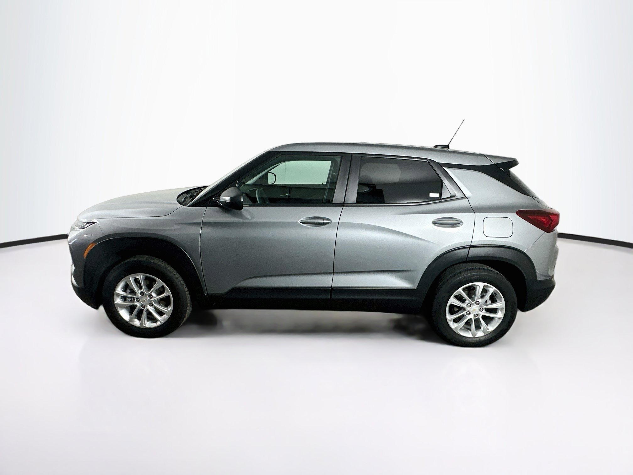 Used 2024 Chevrolet TrailBlazer LS w/ LS Convenience Package FWD image 4