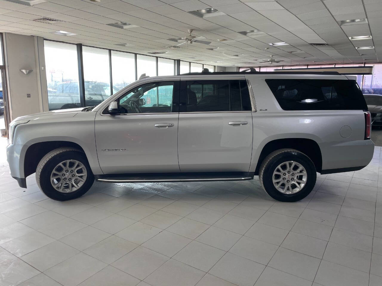 Used 2016 GMC Yukon XL SLE w/ Convenience Package image 4