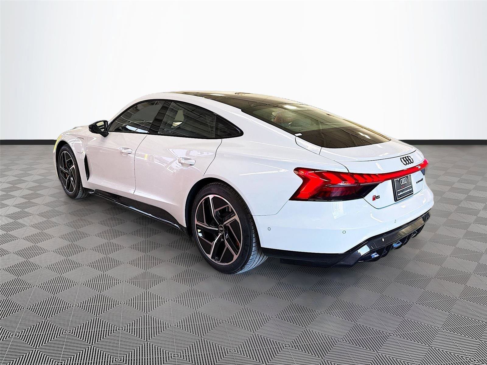 Used 2023 Audi RS e-tron GT w/ Carbon Performance Package AWD/4WD image 5