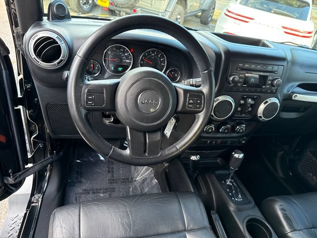 Used 2012 Jeep Wrangler Unlimited Sahara AWD/4WD image 17